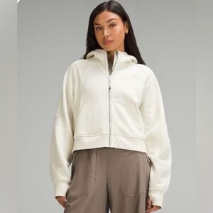Lululemon M/L Scuba Oversized
Full-Zip Hoodie in Bone. Perfect condition!